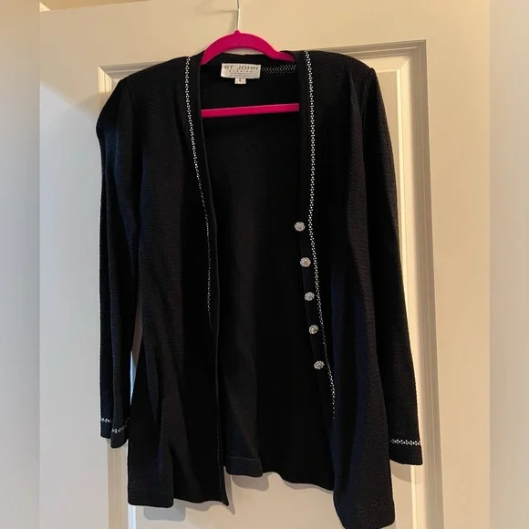 St. John Black Top - Picture 12 of 12